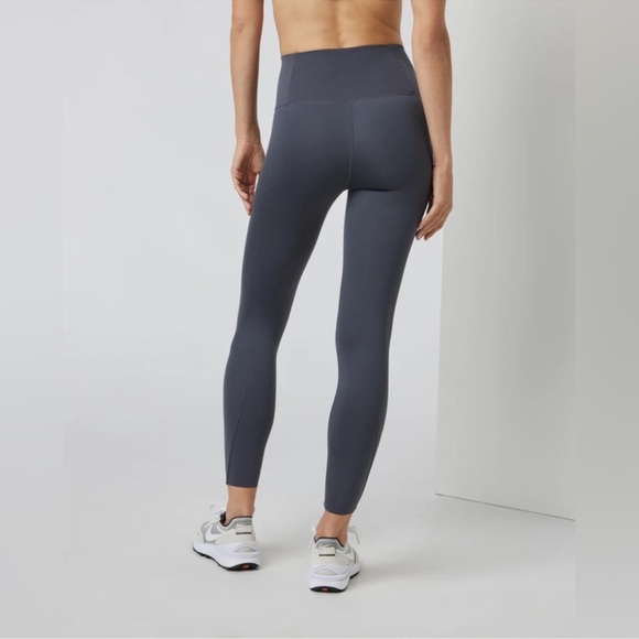 Vuori Women's Charcoal Leggings - Picture 4 of 6